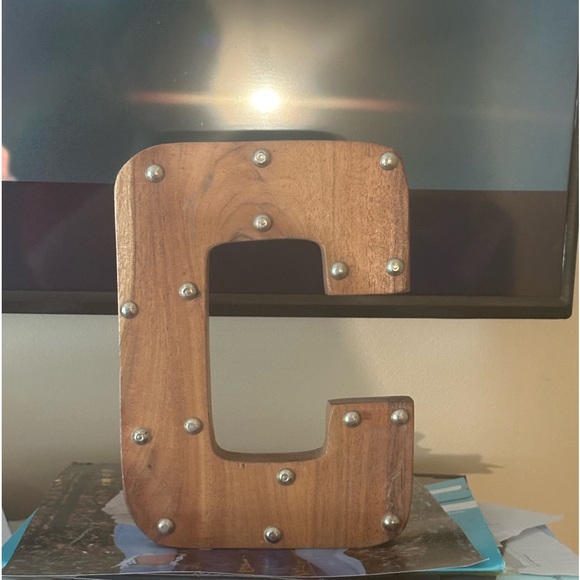 Can hang it on wall or sit on a table/mantle. - Picture 1 of 2